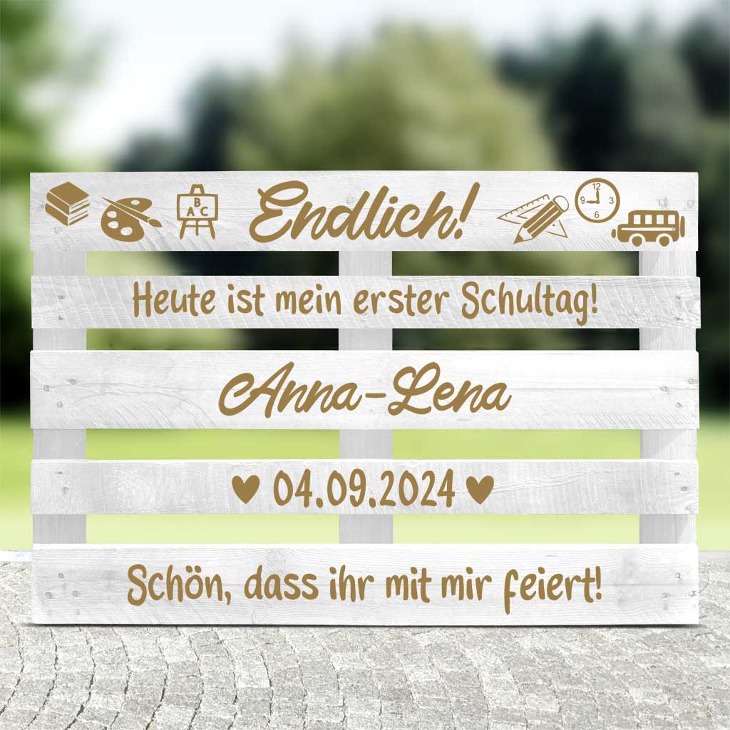 weisse palette mit goldener schrift zum schulanfang