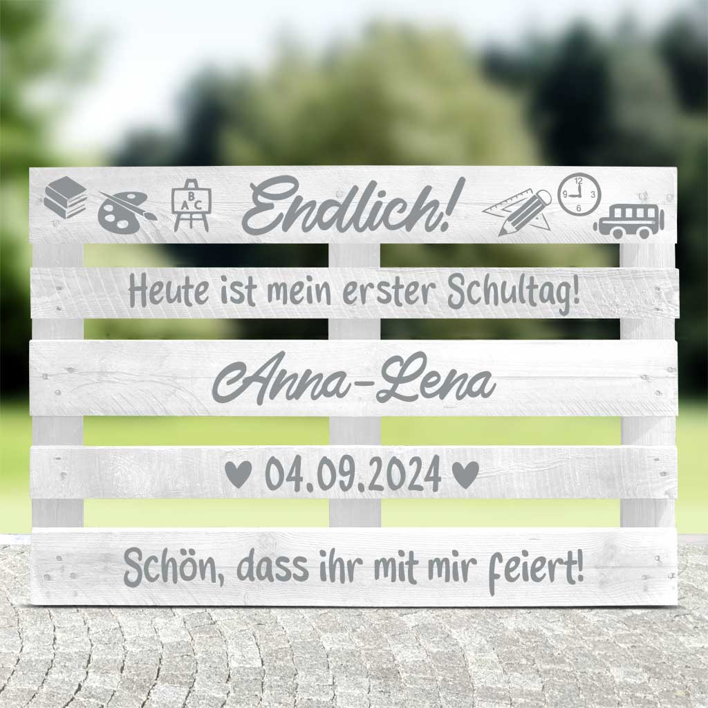 weisse palette mit silberner schrift zum schulanfang