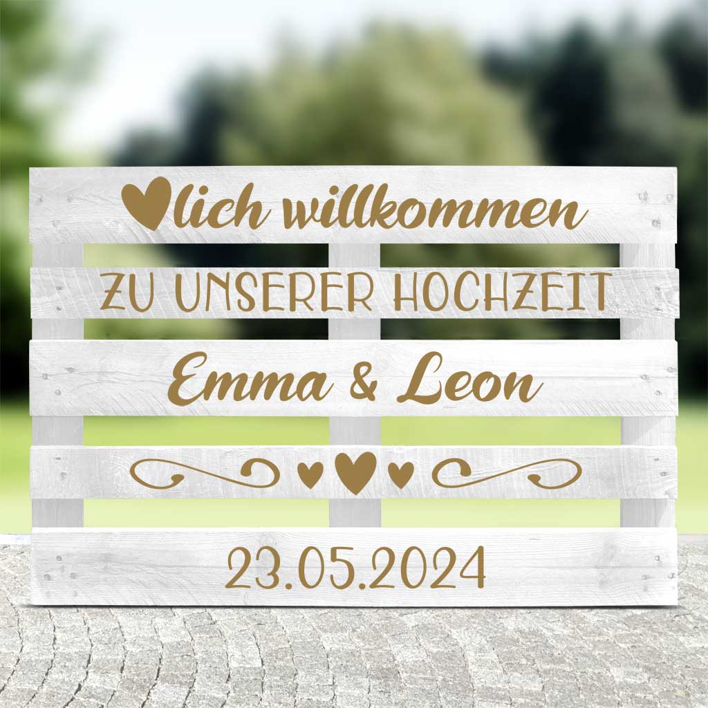 weiße Palette mit goldener schrift für die Hochzeit