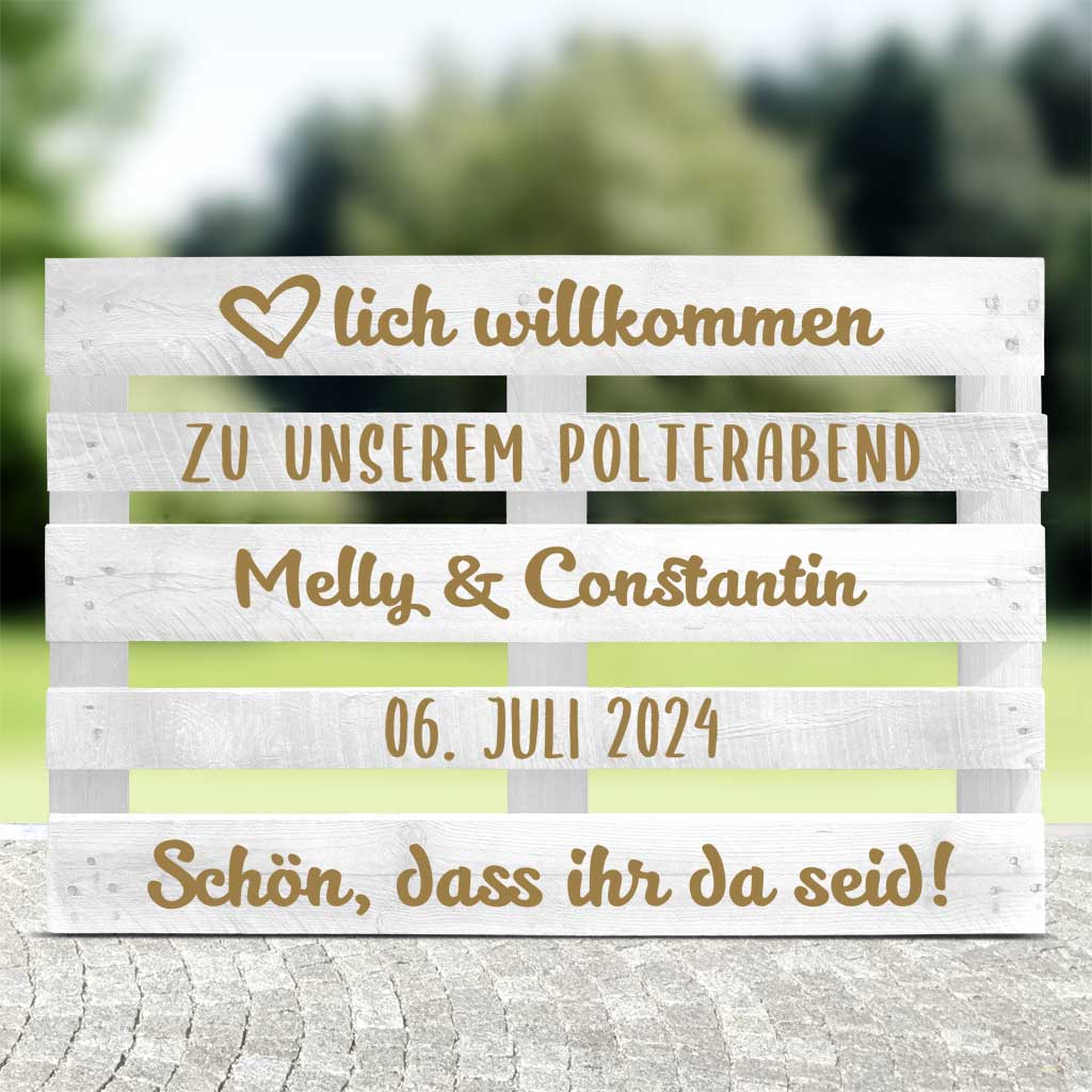 weiße Palette mit goldener schrift für den Polterabend