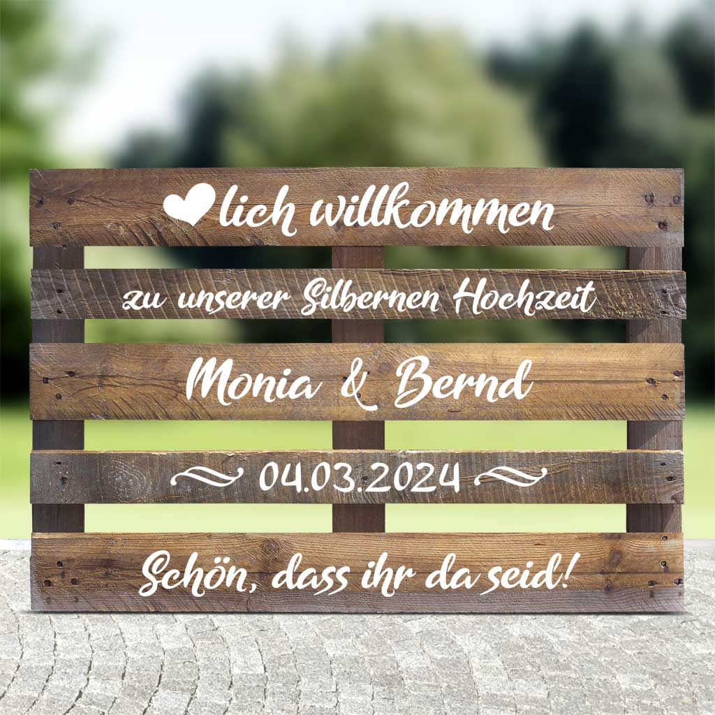 braune Palette mit weisser Schrift für die Silberne Hochzeit