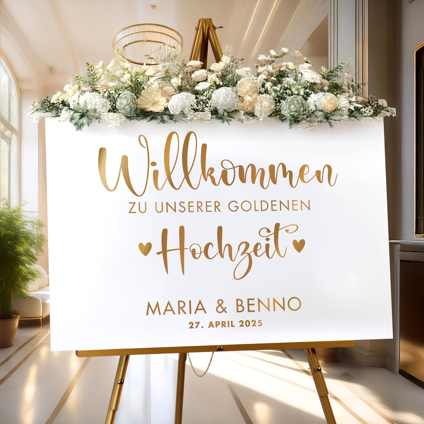 weissesschildimquerformataufeinergoldenenstaffeleimitgoldenemtextwillkommenzuunserersilbernenhochzeitpersonalisiertmitvornamenunddatum
