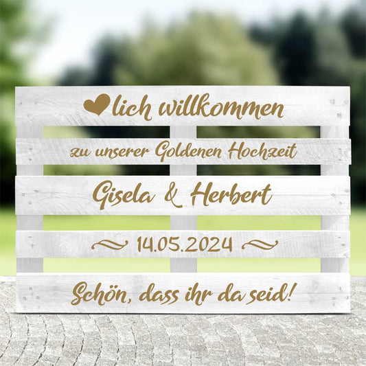 weisse Palette mit goldenen Textaufklebern für die goldene Hochzeit